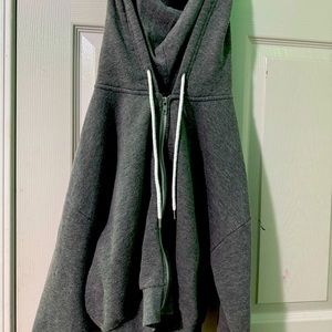 Grey cropped hoodie !!